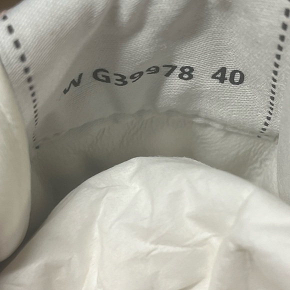 Authentic Chanel CC Low Top Women’s Sneakers size 40 - Picture 9 of 15